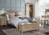 MC Oak Bedroom W/Bench